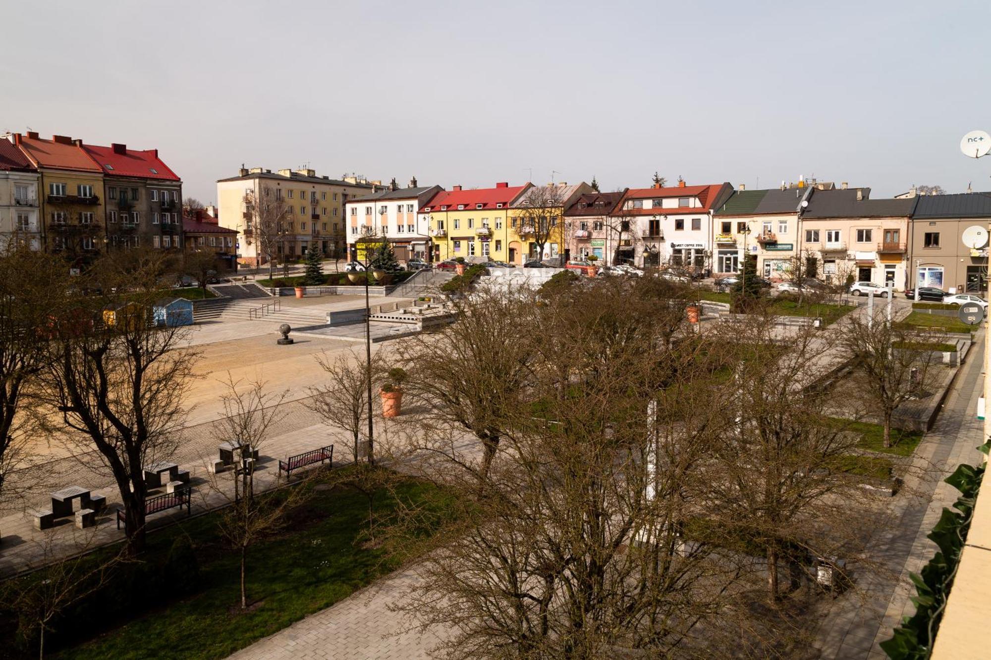 Rynek 10 * Ostrowiec Swietokrzyski